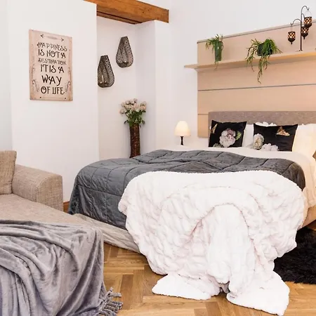 Oldhouse - Old Town Apartman