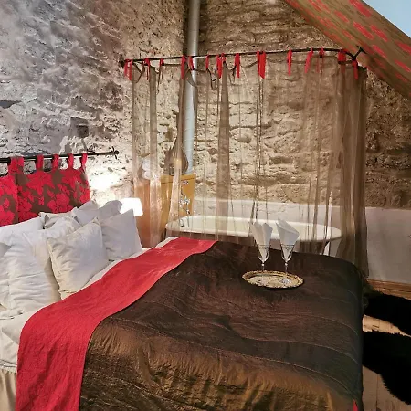 Oldhouse - Old Town *