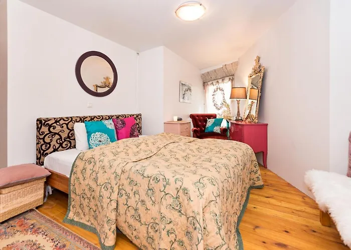 Oldhouse - Old Town Apartment *