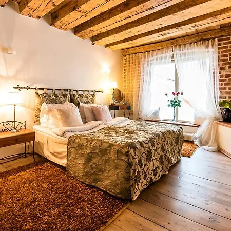 Oldhouse - Old Town *